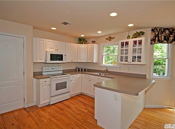 5th image of 52 Horton Dr