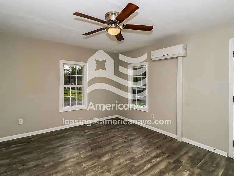 17894_005_living_room_13652599.jpg