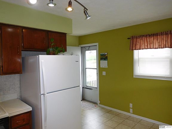 5th image of 7710 Lillian Ave