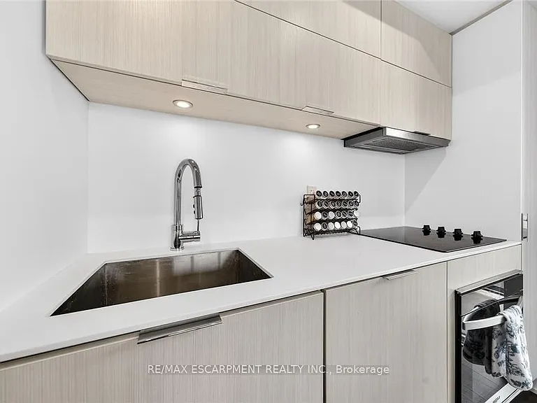 370 Martha St #710 — Photo 29
