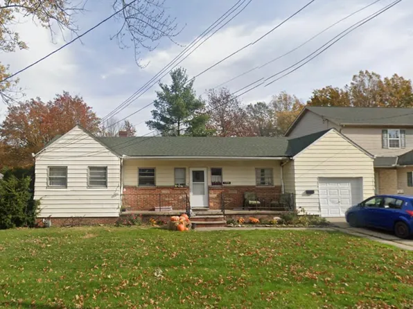 1859 Robindale St, Wickliffe, OH 44092