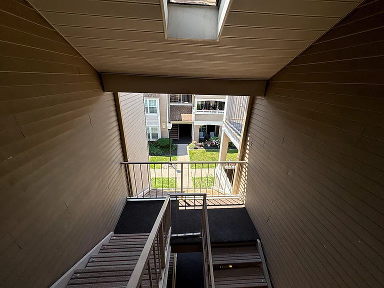 72304 Delaire Landing Rd #304 — Photo 6