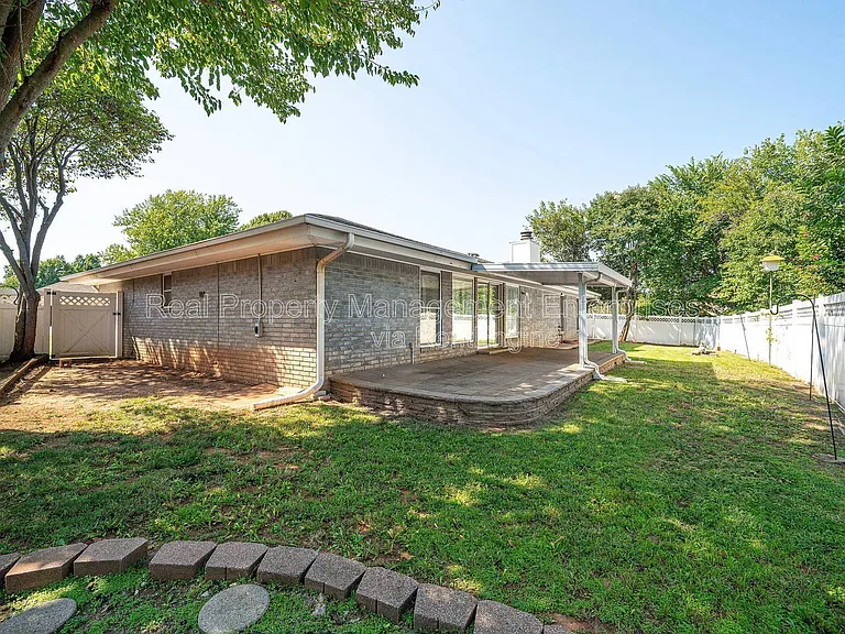 7016 Stonycreek Dr — Photo 2