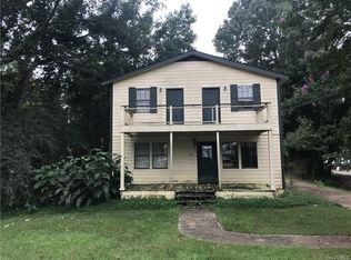 40 Hickory Rd, Deatsville, AL 36022