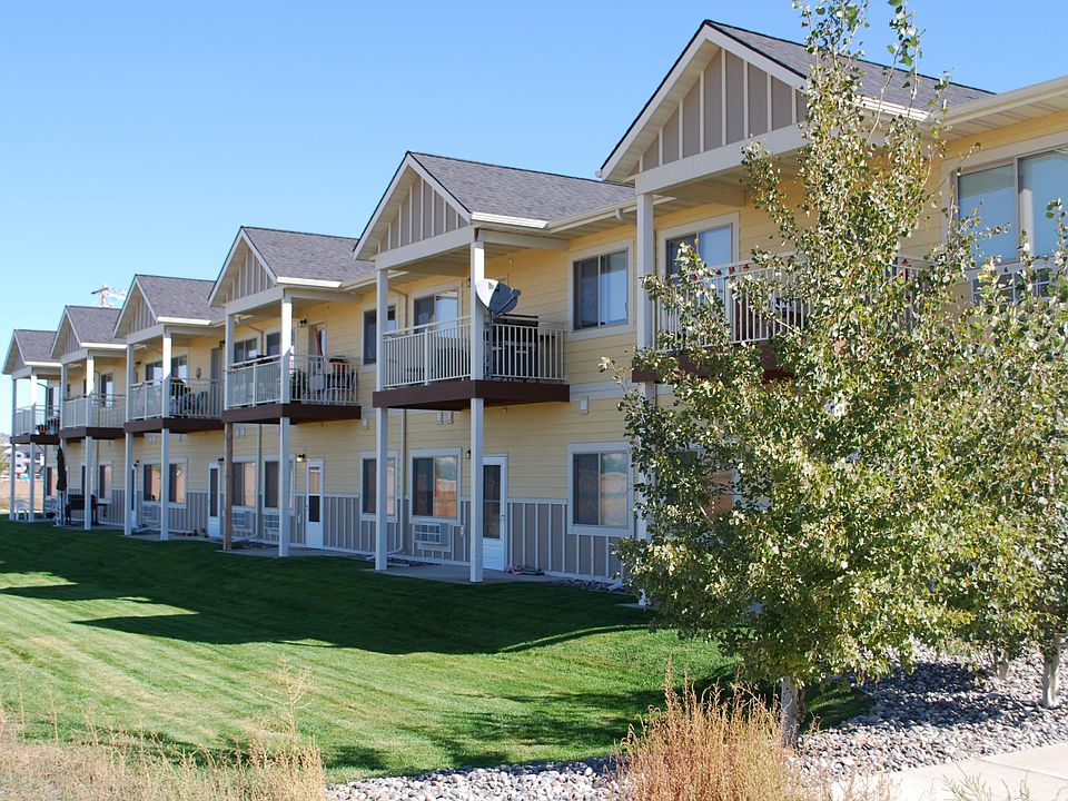 1st image of 820 Bruins Ln #12