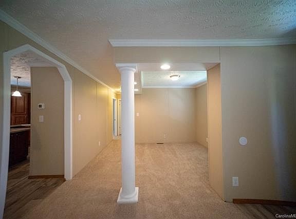 5th image of 142 Fox Run Dr
