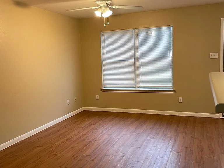 2400 Riddle Rd #B — Photo 9