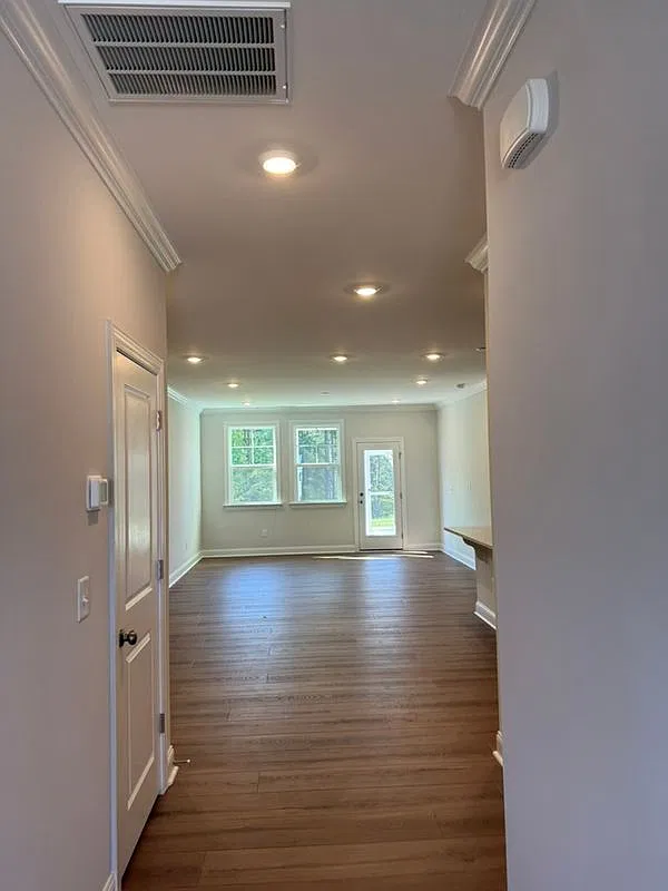 4 bed, 3.0 bath, 2321 sqft, $2,500 — Photo 4
