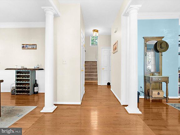 4th image of 7061 Redwood Ct