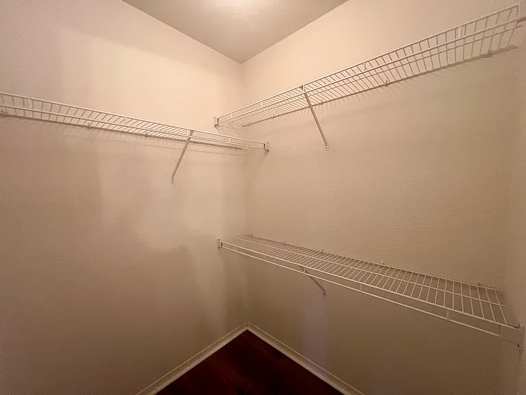 531 Walker St — Photo 10
