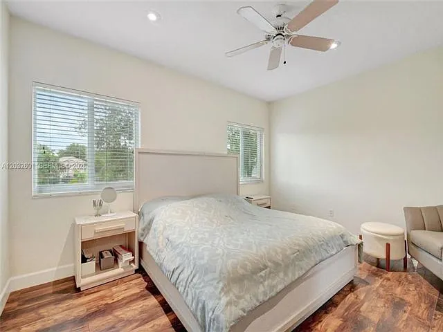 16339 Malibu Dr — Photo 16