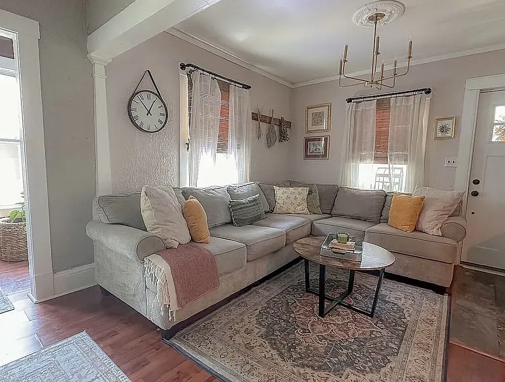 4 bed, 1.0 bath, $3,400 — Photo 2