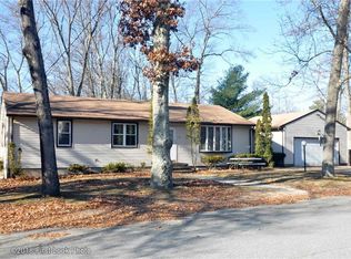 22 Linfield Cir, Lincoln, RI 02865