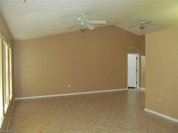 3rd image of 560 Foxcreek Dr