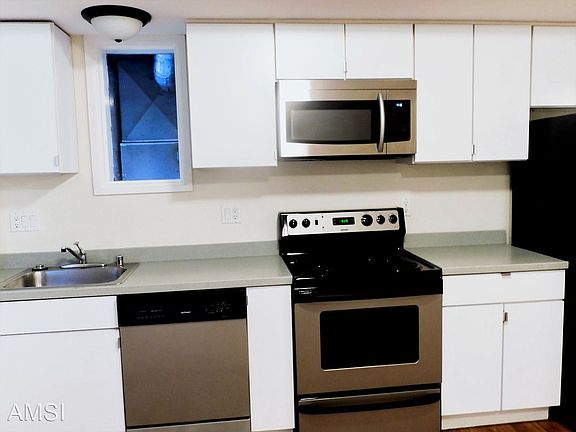 3rd image of 1363A Van Ness Ave