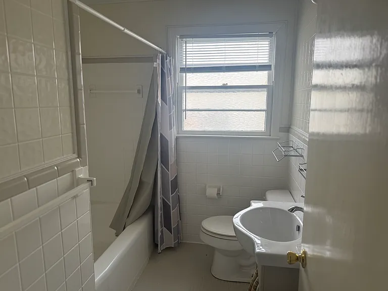 2602 Waltham Dr NE — Photo 23