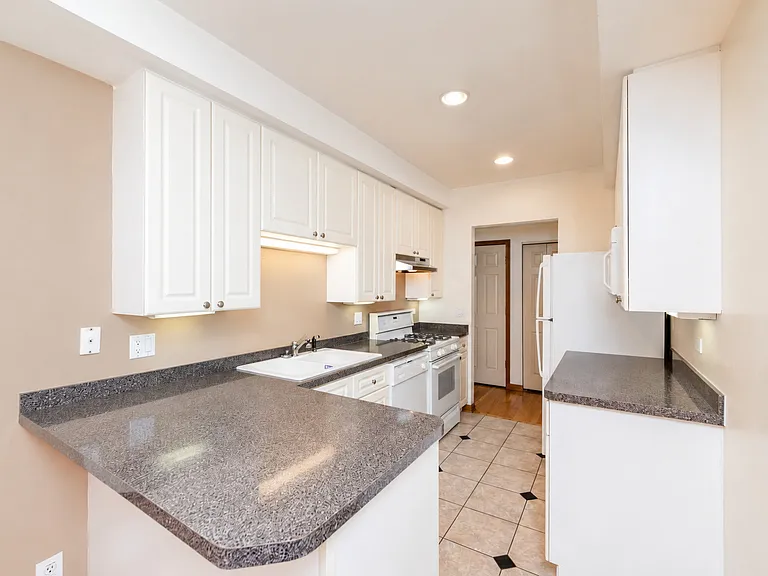 3240 N Racine Ave #2 — Photo 5