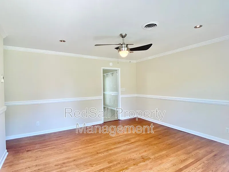 4 bed, 2.0 bath, 1400 sqft, $2,195 — Photo 3