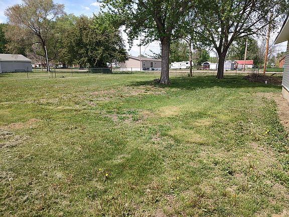 3rd image of 208 4th St