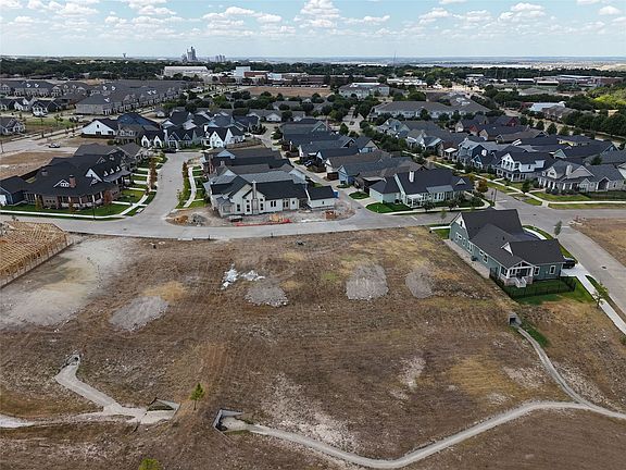 5th image of 950 Alex Ln