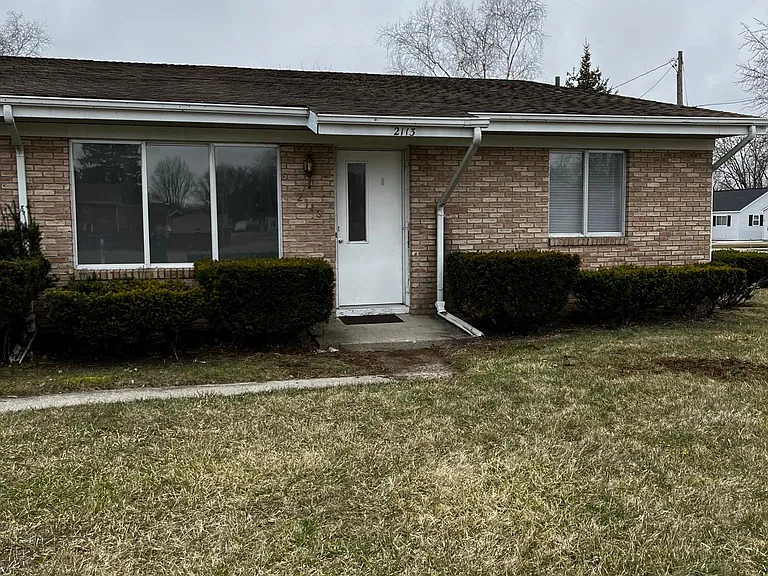 2111 Avalon Cir #2111 — Photo 1