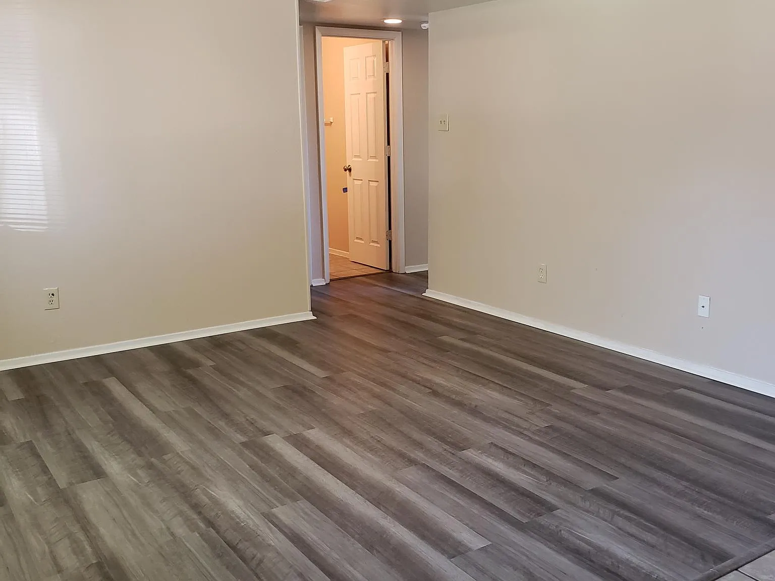 3 bed, 1025 sqft, $1,600 — Photo 2