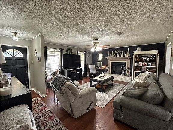 4th image of 229 Julia Ann Dr
