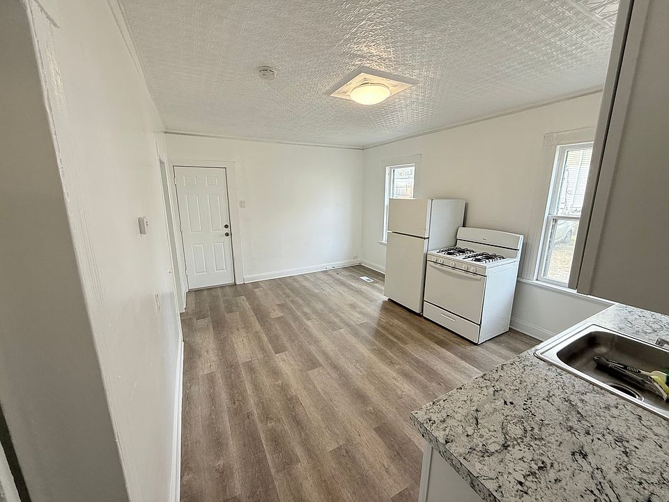 Kitchen/Dining Area.