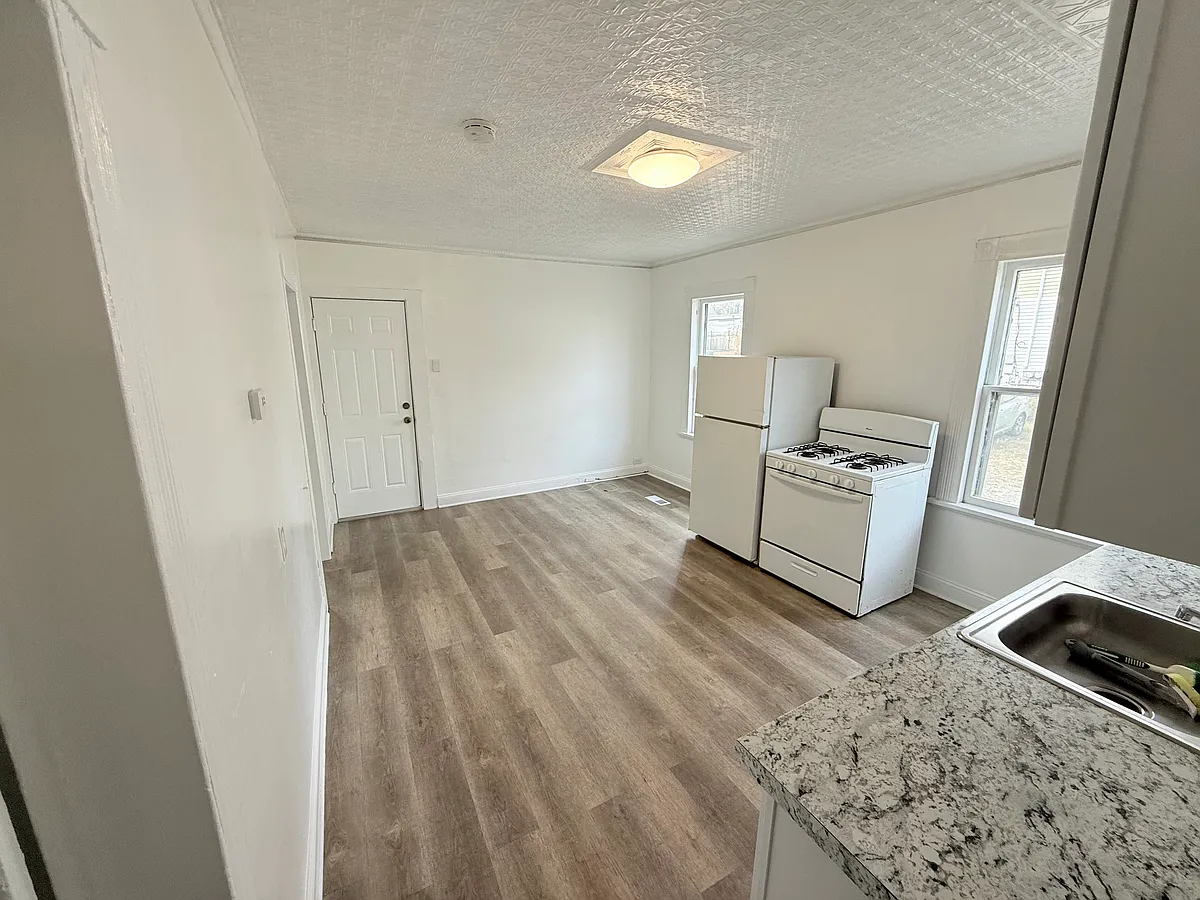 Kitchen/Dining Area. - 174 Brentwood Ave #1