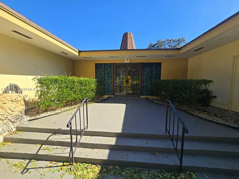 5151 W Oakland Park Blvd #303 — Photo 28