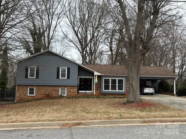 818 W 6th St, Newton, NC 28658