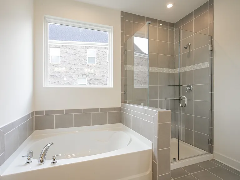302 Sunderland Dr — Photo 12