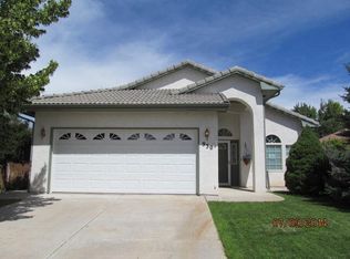 930 Maplecrest Dr, Pueblo, CO 81005