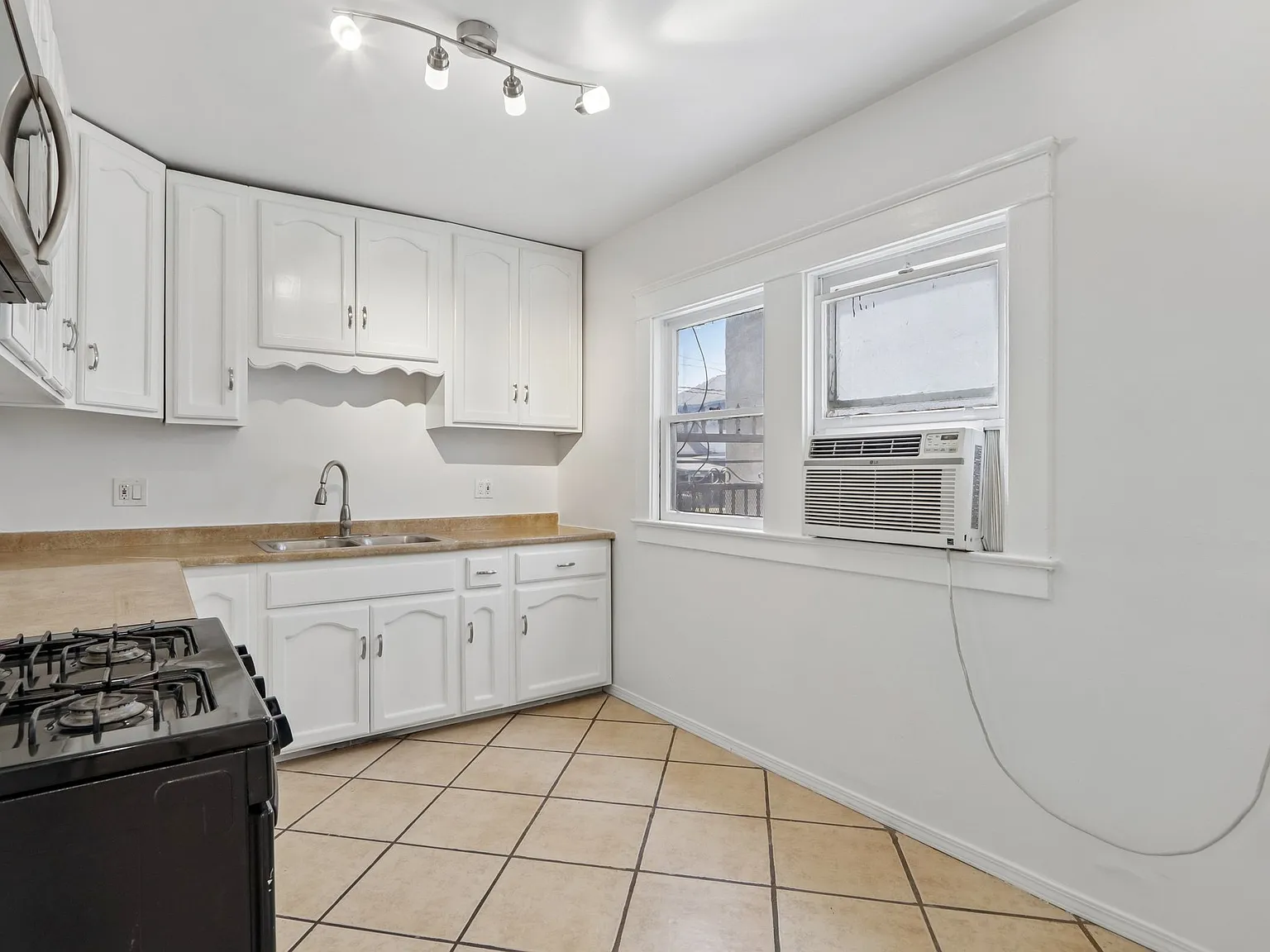 1 bed, 600 sqft, $2,050 — Photo 2