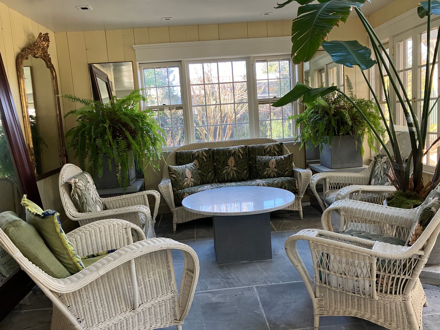 sitting room off dining room