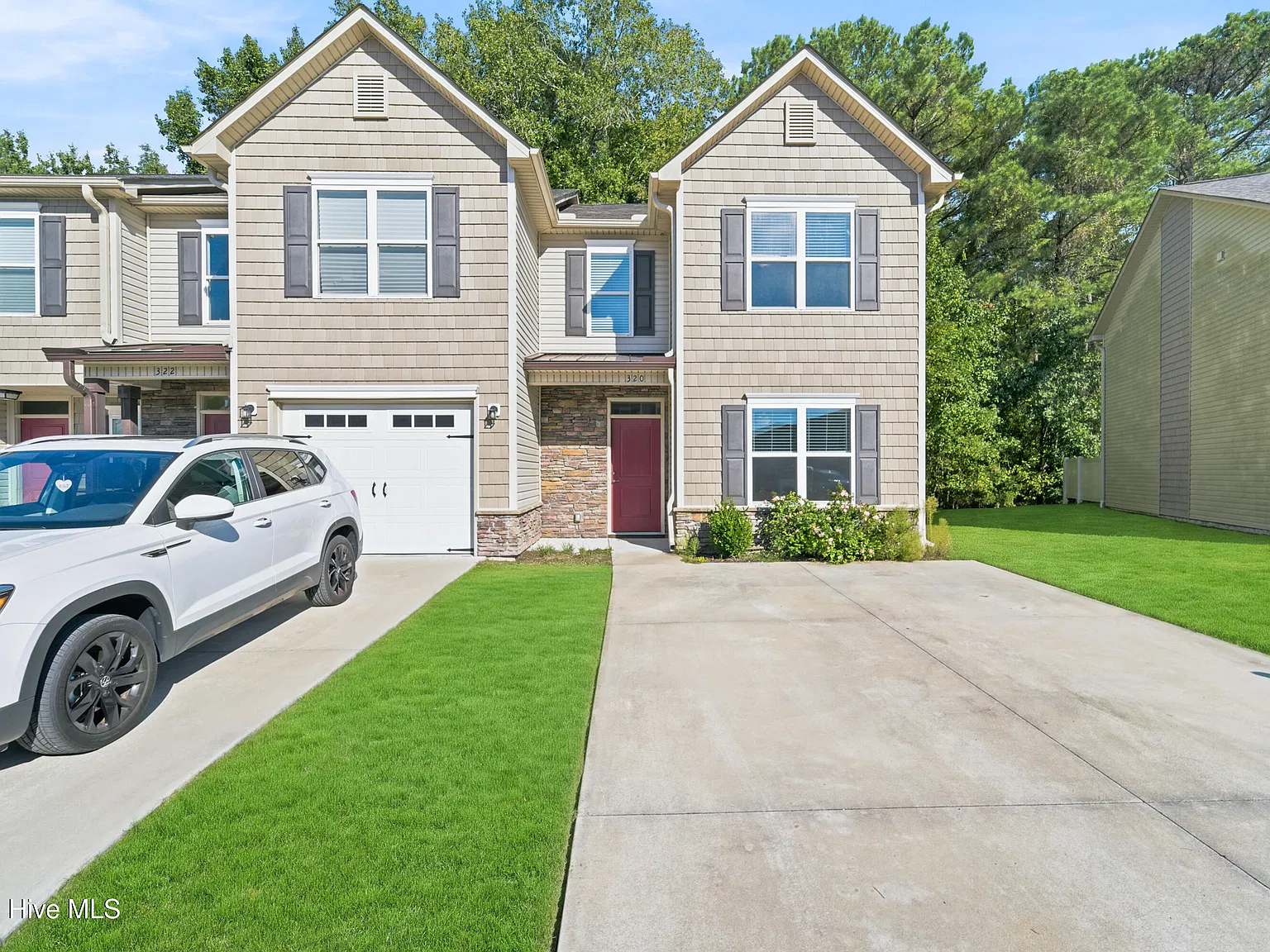 2 bed, 2.5 bath, 1376 sqft, $1,495 — Photo 1