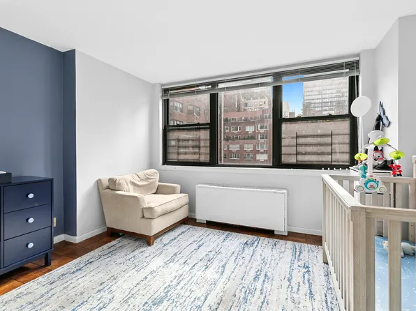 420 East 51st Street image 9 of 12