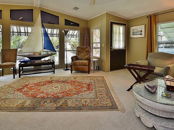 4th image of 8 Niagara Falls Cir