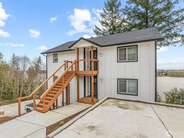 572 Columbia St #B, Cathlamet, WA 98612