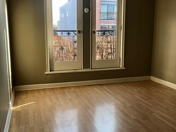 2nd image of 914 N Damen Ave #3