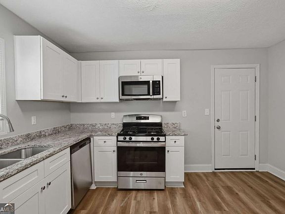 5th image of 3741 Loren Dr