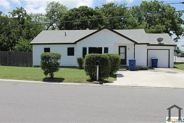 3 bed, 1076 sqft, $1,250 — Photo 2