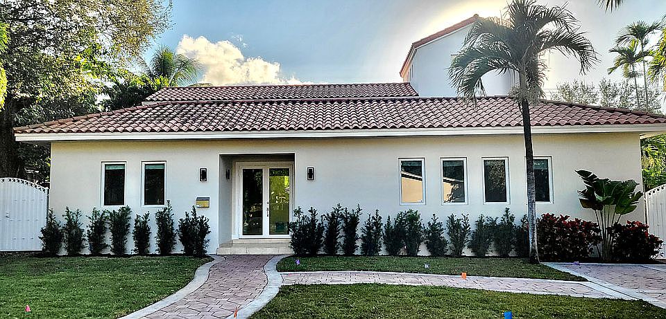 1st image of 226 Pinecrest Dr