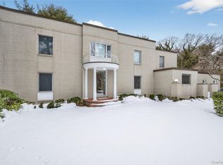 120 Bacon Road, Old Westbury, NY 11568