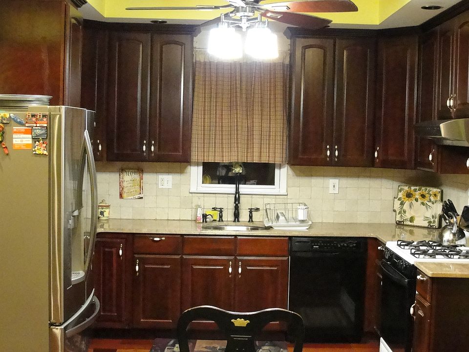 Cherry wood 42in cabinets