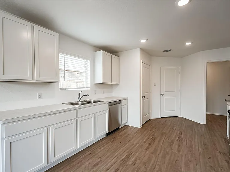 9123 Estes Lakes Dr — Photo 15
