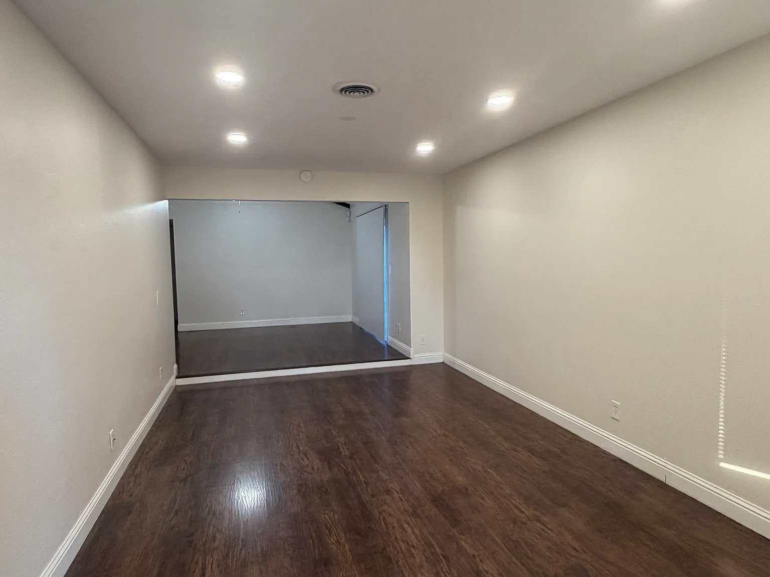 2 bed, 1011 sqft, $2,300 — Photo 2