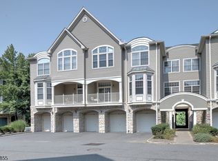 408 Kensington Ln, Livingston, NJ 07039