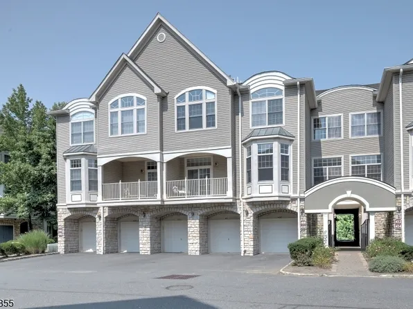 408 Kensington Ln, Livingston, NJ 07039