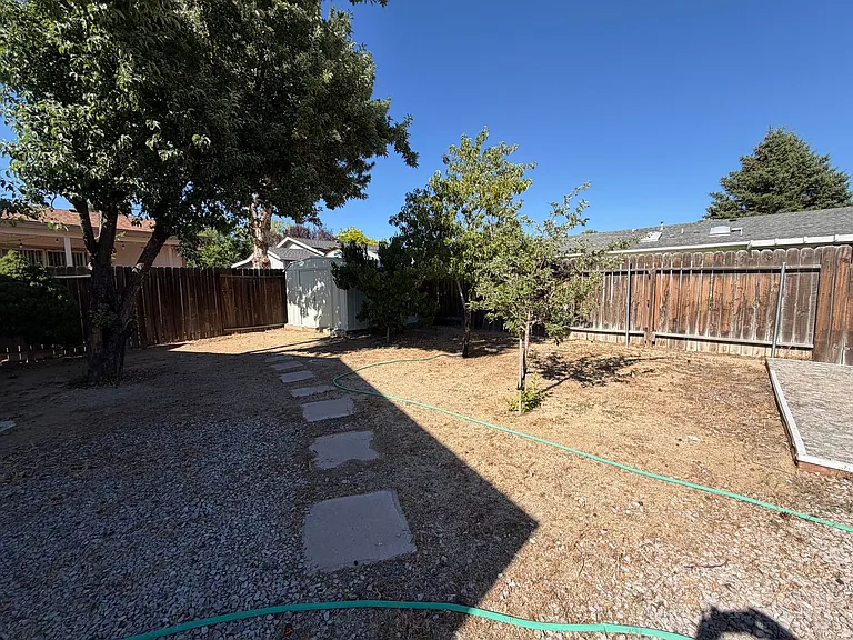 1279 Stanford Dr — Photo 12